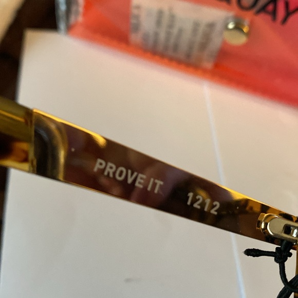 Quay sunglasses NWT with plastic case animal print - Picture 5 of 10